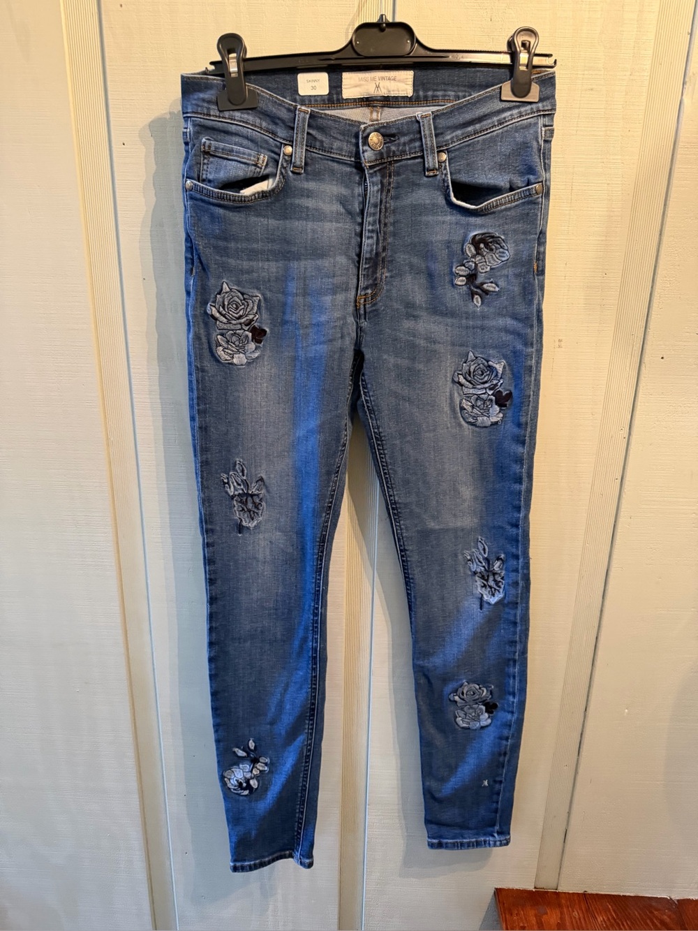 Miss Me Vintage Women’s Blue Embroidered Rose Skinny Jeans